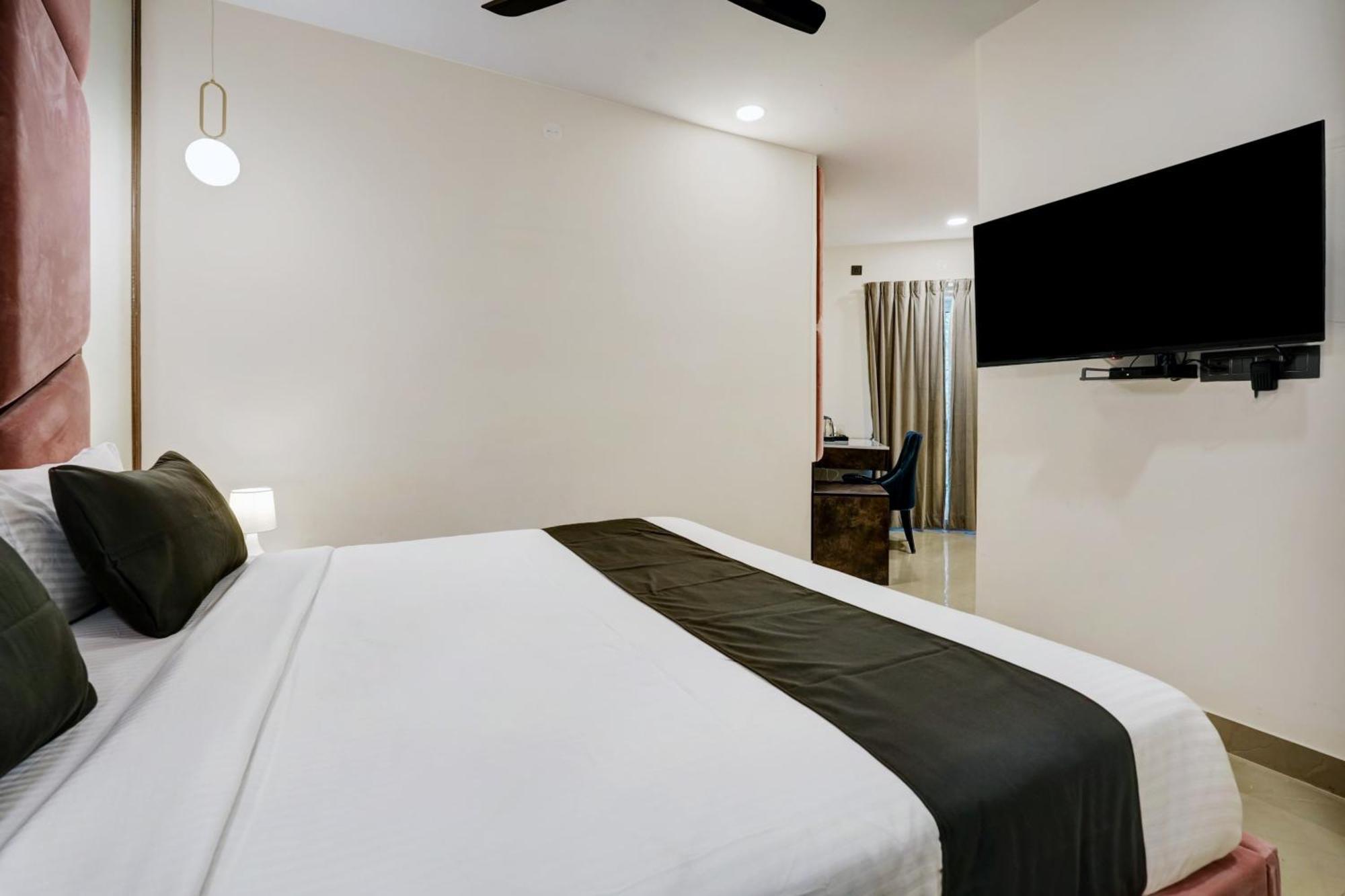 Astra Hotels & Suites - Koramangala Bangalore Bagian luar foto