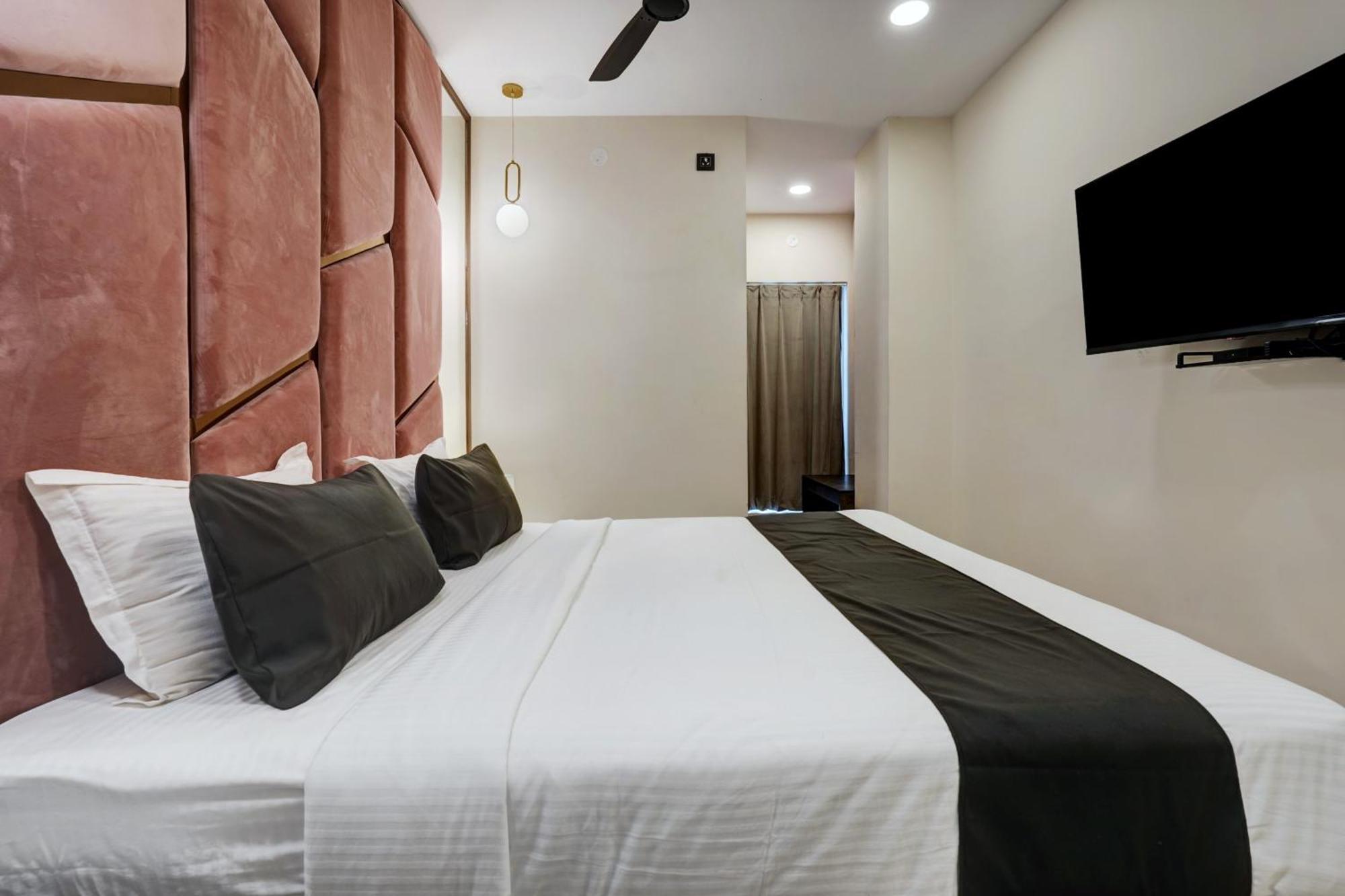 Astra Hotels & Suites - Koramangala Bangalore Bagian luar foto