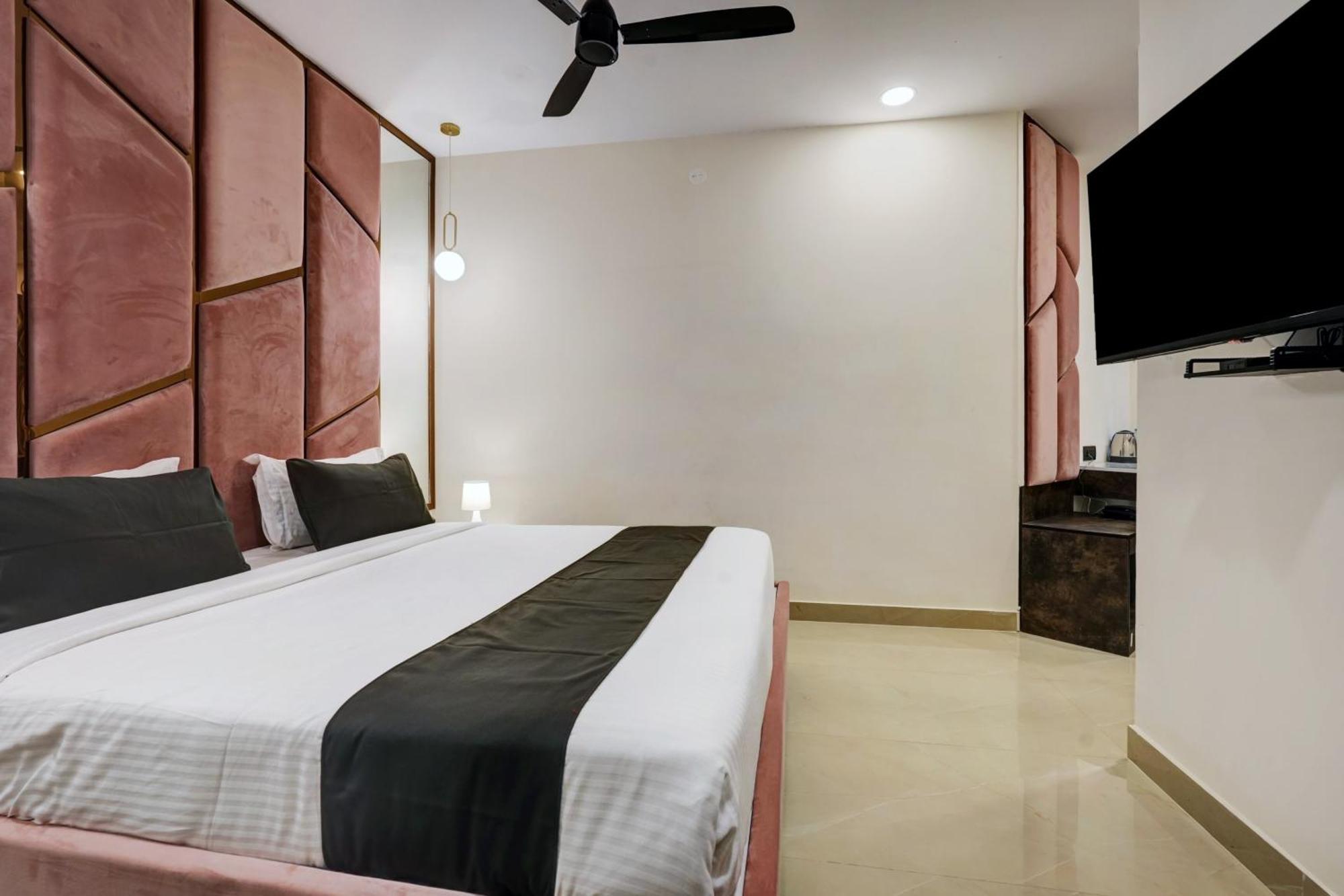 Astra Hotels & Suites - Koramangala Bangalore Bagian luar foto